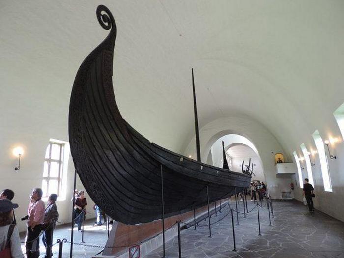 Музей кораблей викингов — Осебергская ладья.