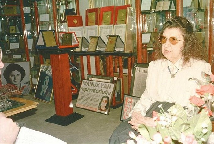 Матильда Манукян и её правительственные награды.