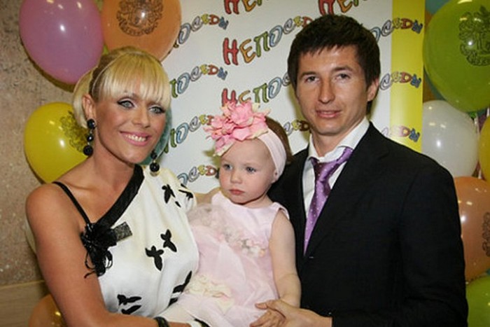 Юлия Началова с Евгением Алдониным и дочерью Верой.
