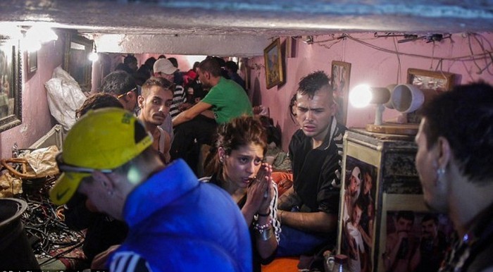 Сироты Бухареста в подземелье.