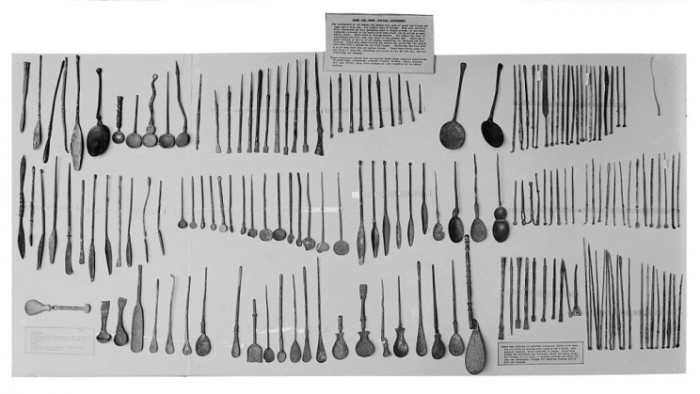 Так выглядели первые хирургические инструменты.