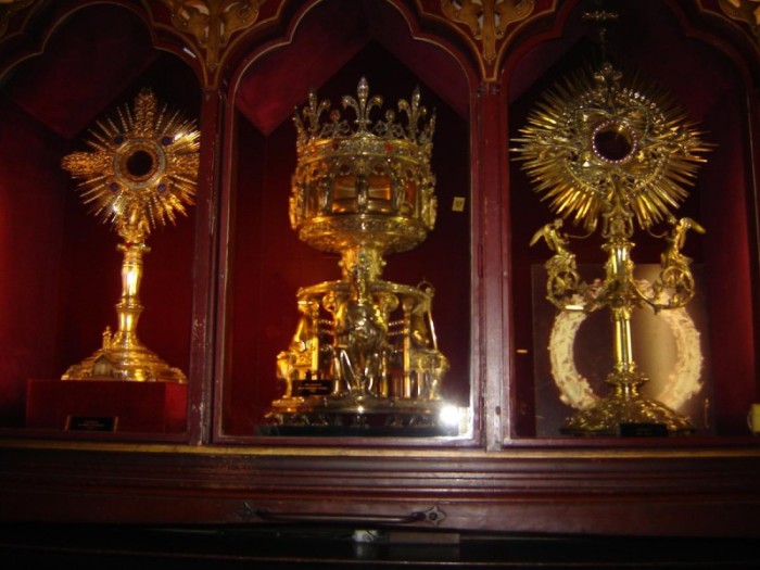 Коллекцию реликвий собора Парижской Богоматери.