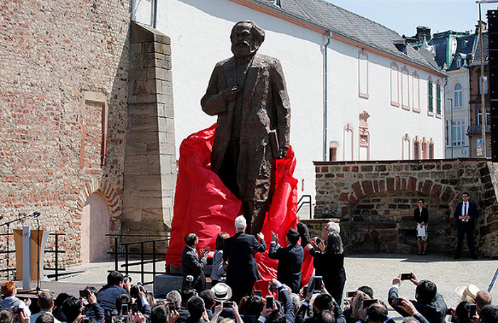 Статуя Карла Маркса в Трире.