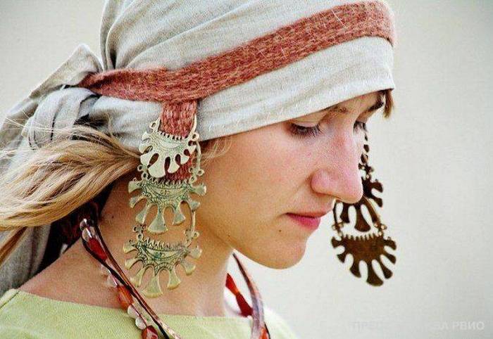 Какие украшения носили простые люди в Древней Руси.