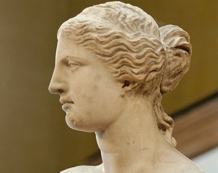 Известнейшая греческая скульптура, датируемая примерно 100 г. до н.э. и найденная в 1820 г. на эгейском острове Милос.