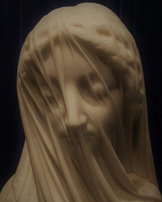 Богородица в вуали.