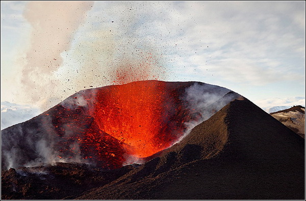 Лев Грановский. Извержение вулкана Эйяфьятлайокудль (Исландия).