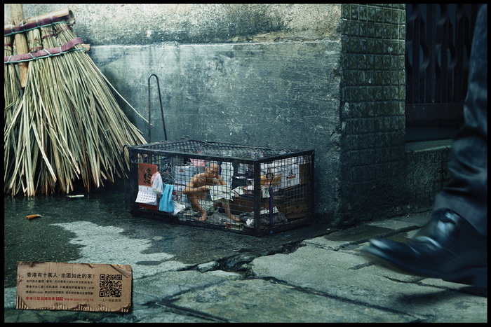 Cage: социальная реклама о нищете жителей Гонконга