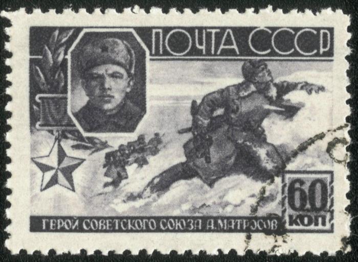 Советская почтовая марка военного времени, посвященная Александру Матросову. Фото: profiok.com
