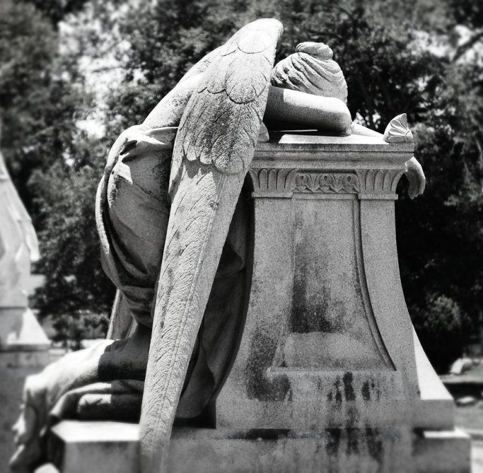 Ангел скорби на протестантском кладбище в Риме.Фото: buzzerg.com