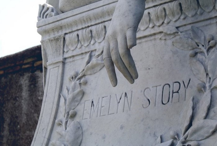 Памятник посвящен Эмелин Стори. Фото: forum.violity.com