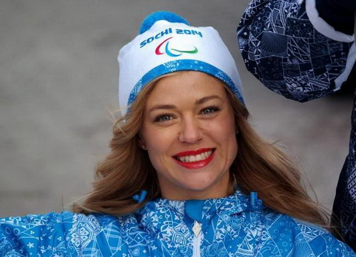 Ксения Безуглова - один из факелоносцев Зимних Паралимпийских игр Сочи 2014
