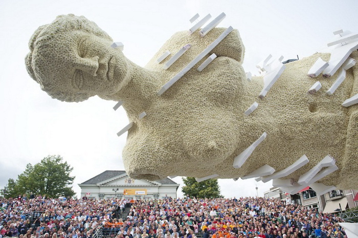 Bloemencorso-2013: роскошные скульптуры на нидерландском параде цветов