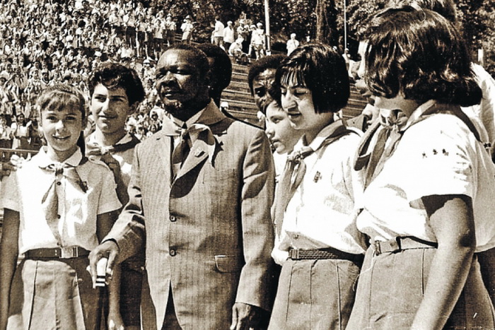 Встреча Бокасса с пионерами во время визита в СССР