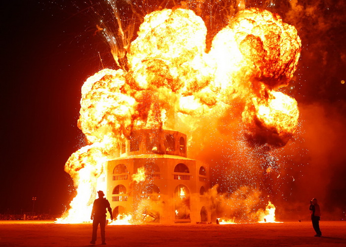 *Огненное* завершение фестиваля Burning Man