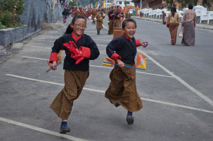 Бутанские школьницы