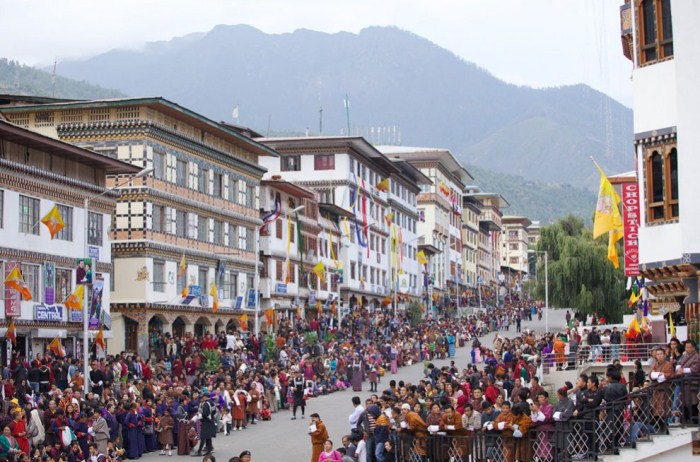 Торжество на главной улице Тхимпху, столицы Бутана