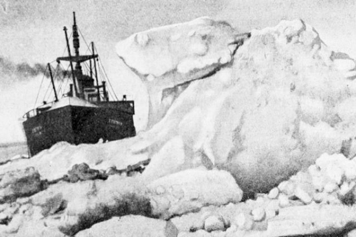 Теплоход Челюскин в тяжелых льдах | Фото: ria.ru