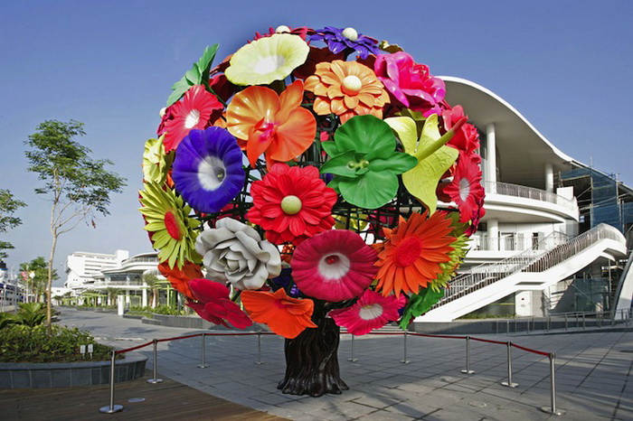 Цветущее дерево. Пластиковая скульптура от Чхве Чон Хва