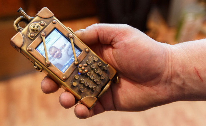 Мобильный телефон в стиле стимпанк от Дмитрия Тихоненко