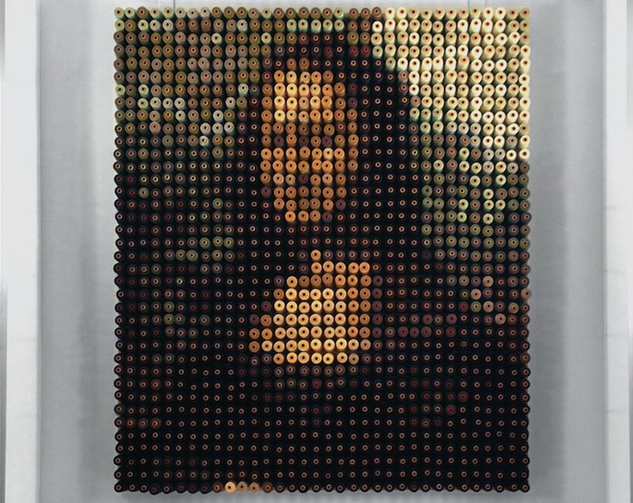 Портрет Моны Лизы из 2156 катушек ниток
