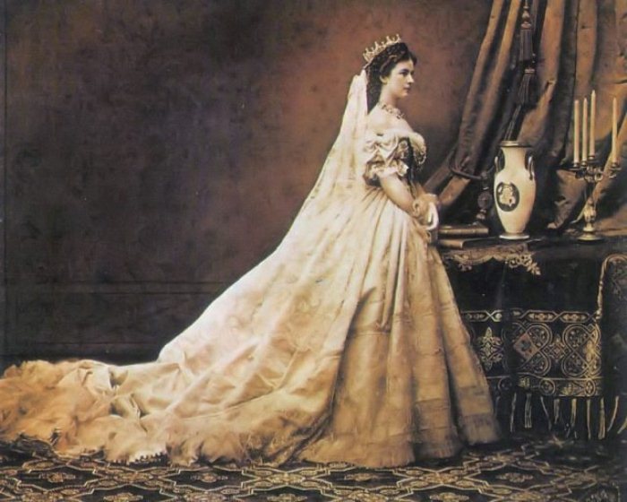 Фотография Елизаветы как королевы Венгрии, 1867 г.