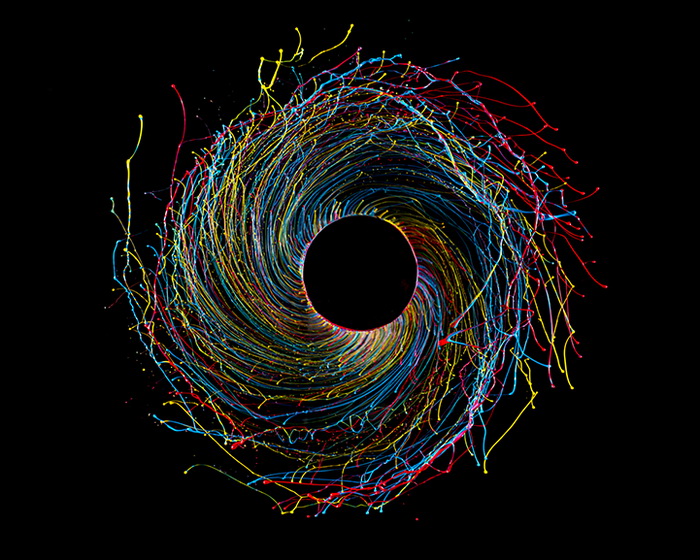 Черная дыра: новый фотоэксперимент от Фабиана Оэфнера