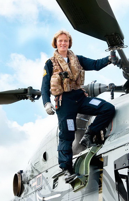 Lt. Becky Frater RN - первая женщина-пилот и ее вертолет 'Черная кошка'