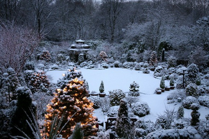 Зима в удивительном  парке Four Seasons Garden