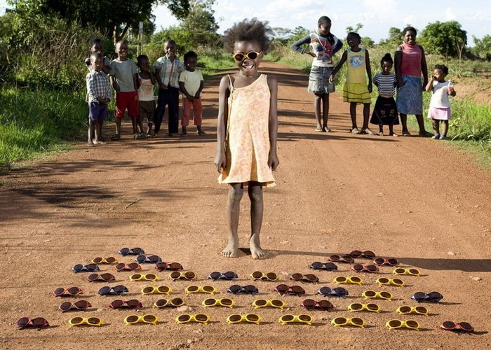 Лучшие игрушки - солнечные очки (Замбия). Проект “Toy Stories” Габриэле Глимберти