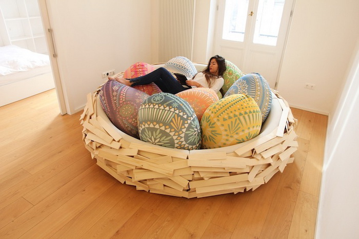 Необычный дизайнерский диван в виде птичьего гнезда