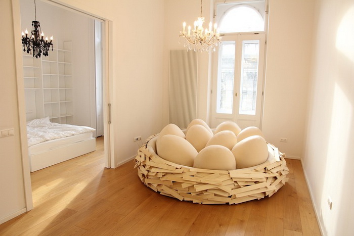 Необычный дизайнерский диван в виде птичьего гнезда