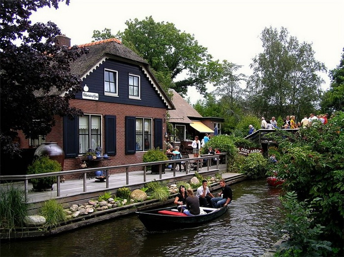 Деревня Гитхорн - одна из достопримечательностей Нидерландов