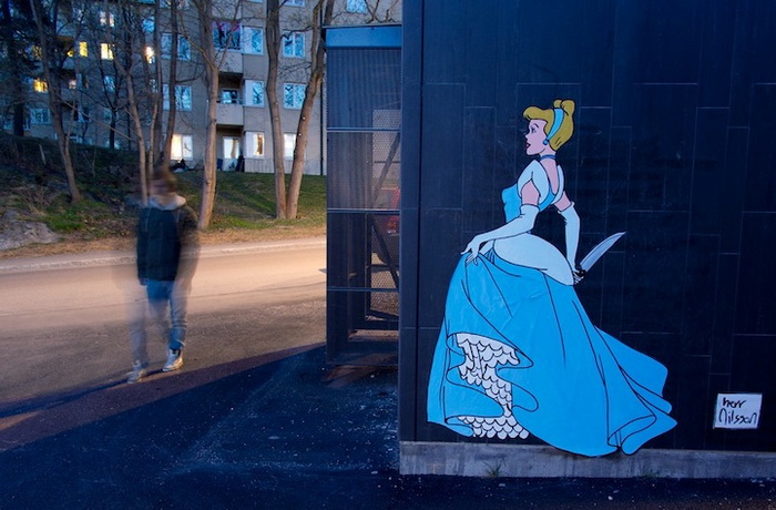 Стрит-арт от Herr Nilsson: темная сторона характера невинных диснеевских принцесс