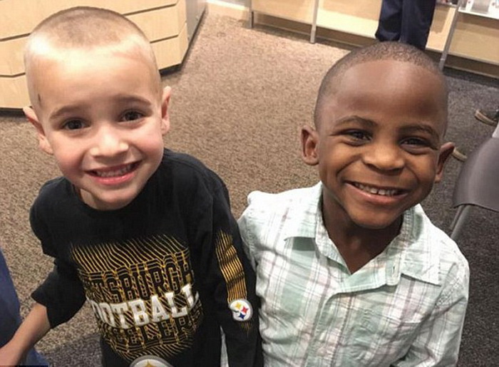 Дружба вне расы: по мнению мальчишек, с такими прическами они выглядят одинаково.