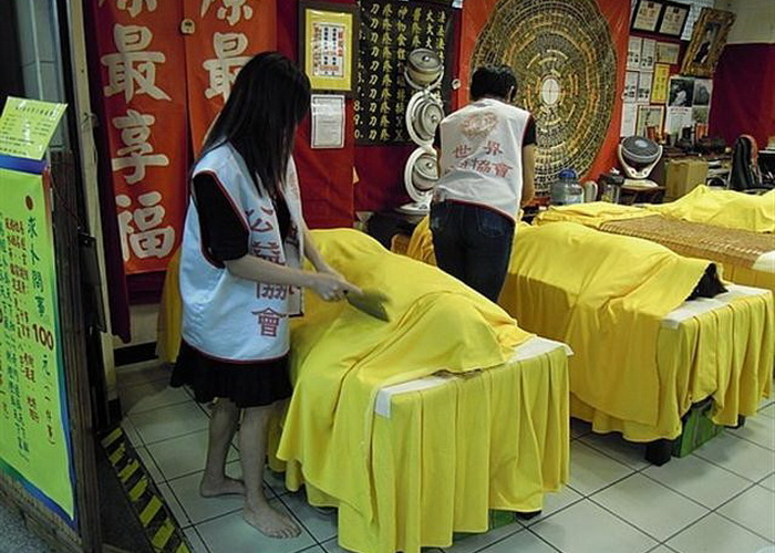 Китайский массаж с использованием ножей - особый способ терапии