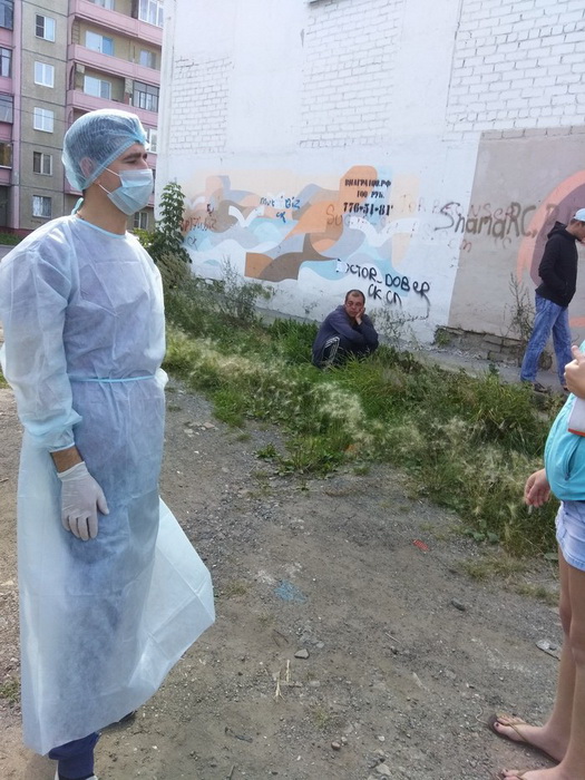 Евгений Косовских принимает пациентов.