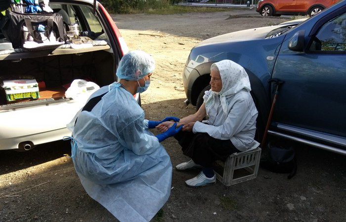 Евгений Косовских - врач из Челябинска, который помогает бездомным.
