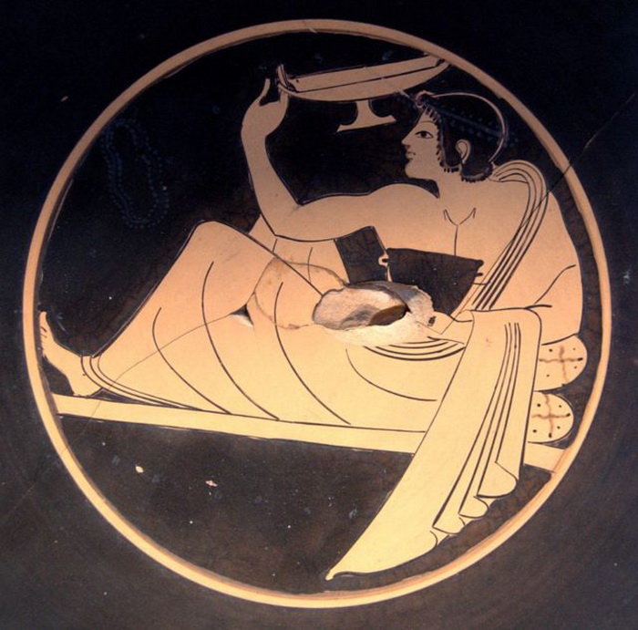Игрок в коттаб. Рисунок на килихе, чаше для вина (около 510 г. до н. э)