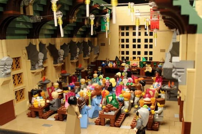 Хогвартс, построенный из 400 000 деталей LEGO