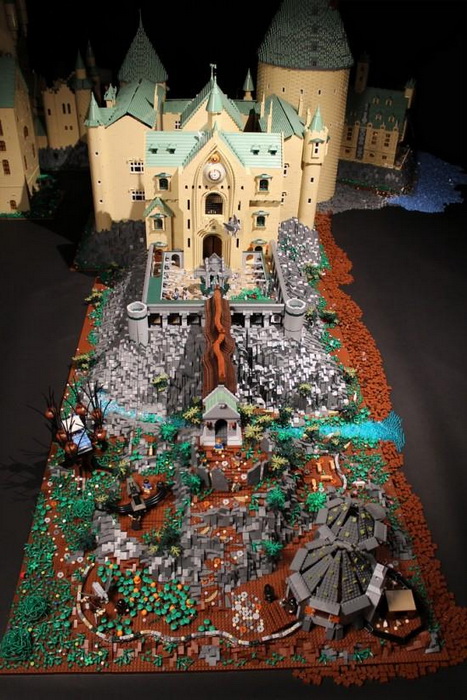Алисе Финч понадобиля год на то, чтобы собрать точную копию Хогвартса из кубиков LEGO
