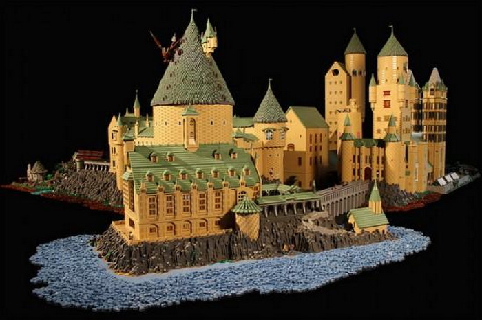 Хогвартс, построенный из 400 000 деталей LEGO