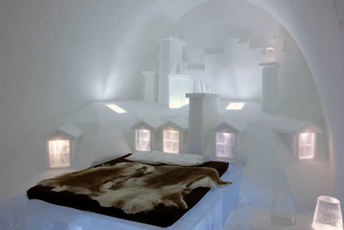 Парижская комната в швейцарском ледовом отеле Icehotel