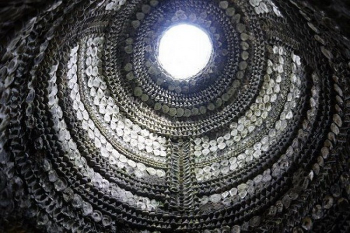 Грот ракушек (Shell Grotto) в городе Маргит