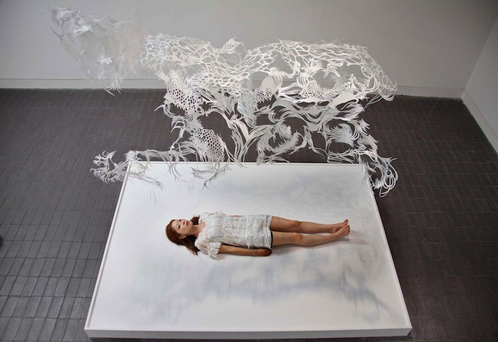 Бумажная инсталляция Byaku от японской художницы Nahoko Kojima