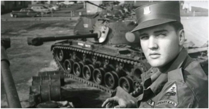 Элвис Пресли проходил службу в 3-й танковой дивизии Сухопутных войск США.