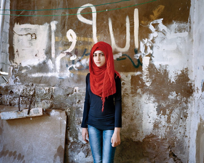 Портрет Самиры, 15 лет. Лагерь для беженцев, Бейрут, 2015 год