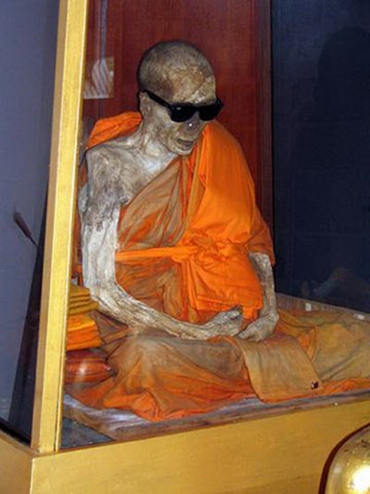 Монах, превратившийся в мумию