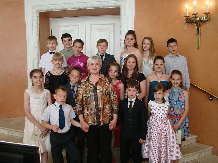 Всего в семейном детском доме Сорокиных воспитано 76 детей. Фото: crimea.kp.ru