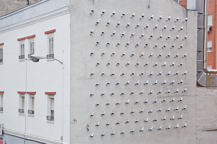 Инсталляция из 150 камер видеонаблюдения (Мадрид, Италия)
